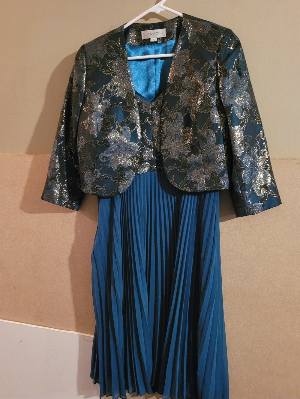 TAHRI ARTHUR S. LEVINE Elegant Teal Pleated Dress with Metallic Floral Jacket 6